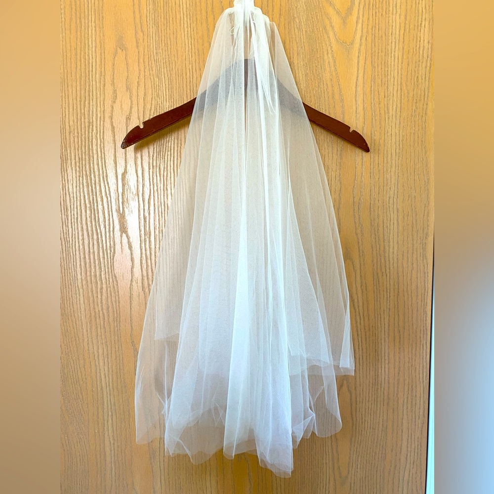 Light ivory/off white bridal VEIL 30” in length & 2 layers.